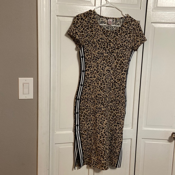 No Boundaries Dresses & Skirts - 🎀 No boundaries leopard print dress💕  Size 3-5. Super fun and so stunning on❣️